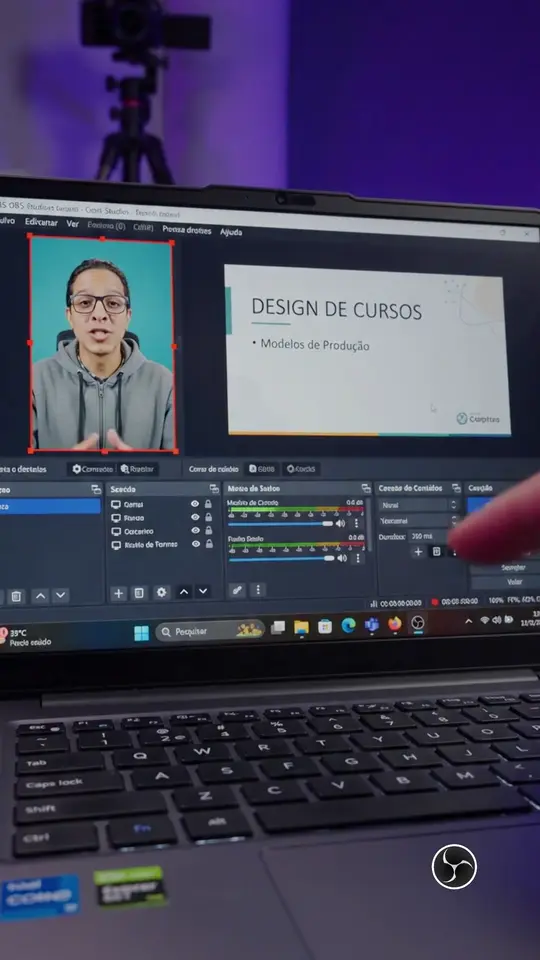 Tela do OBS trocando entre a câmera e o slide da aula